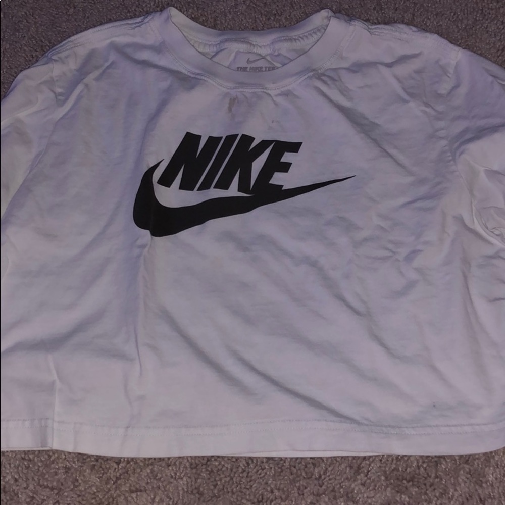 Cropped Nike Shirt